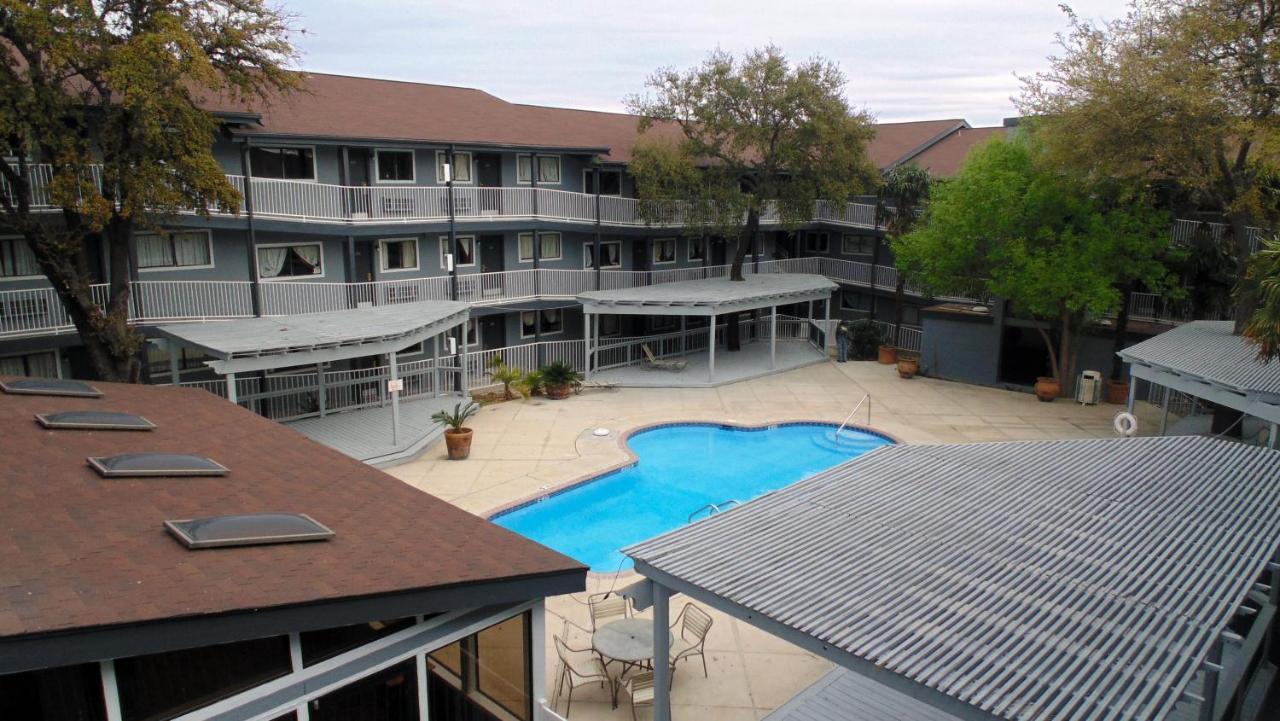 Home Suites San Antonio Exterior photo