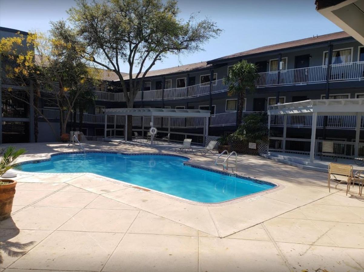 Home Suites San Antonio Exterior photo